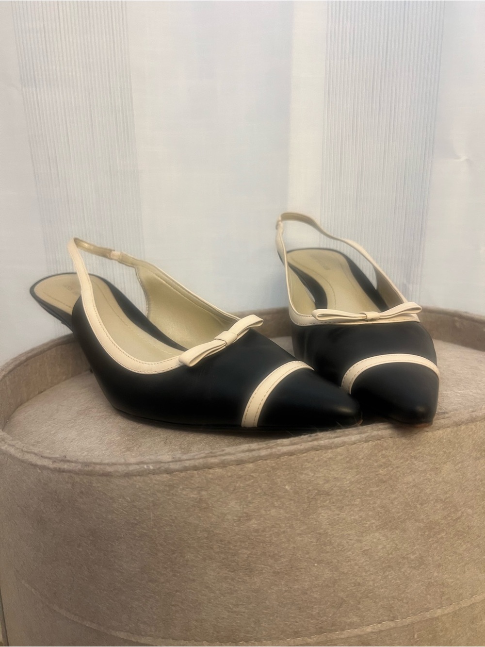 Darling rare Like-New Ann Taylor kitten heels! So classy!